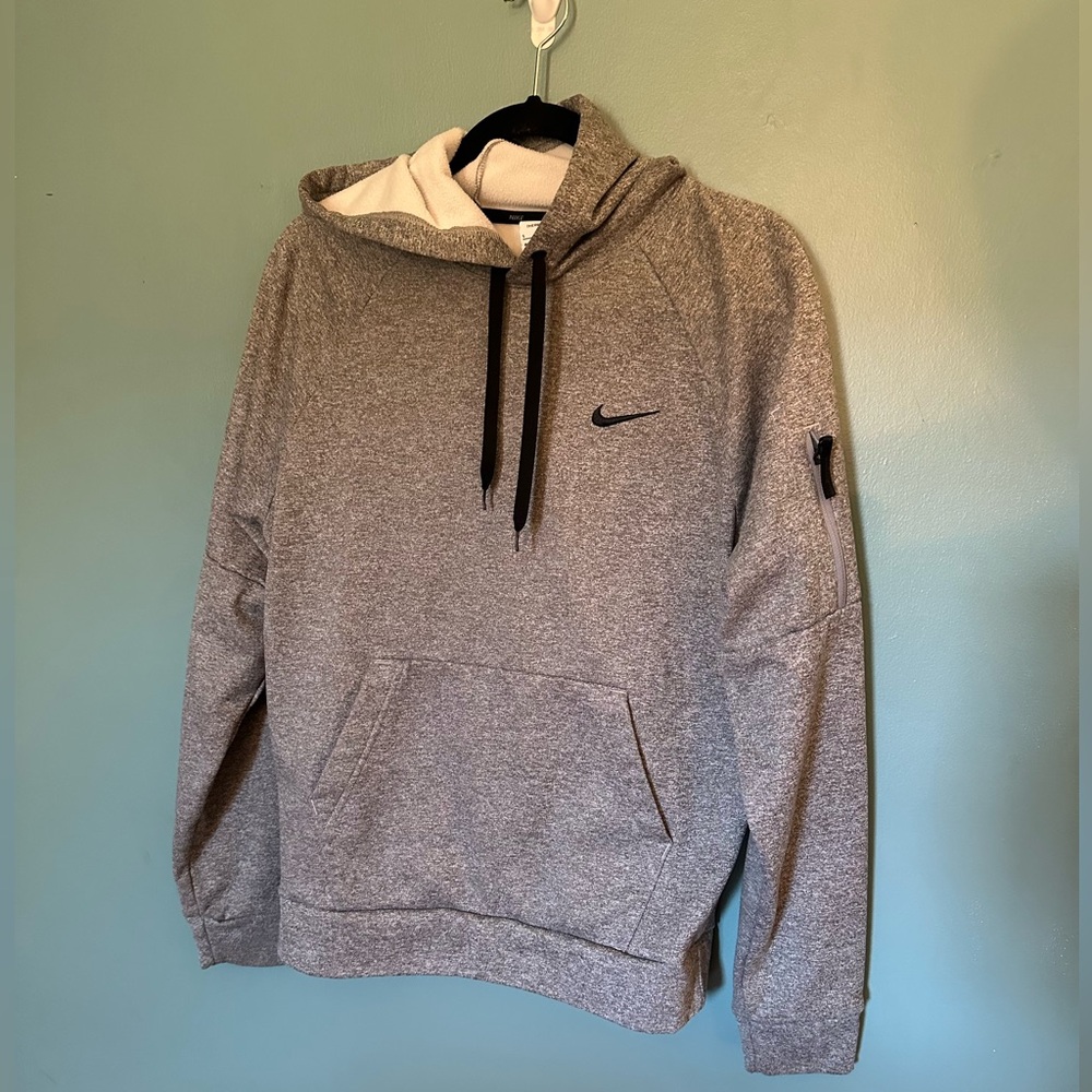 EUC Men’s Nike Therma-FIT gray hoodie